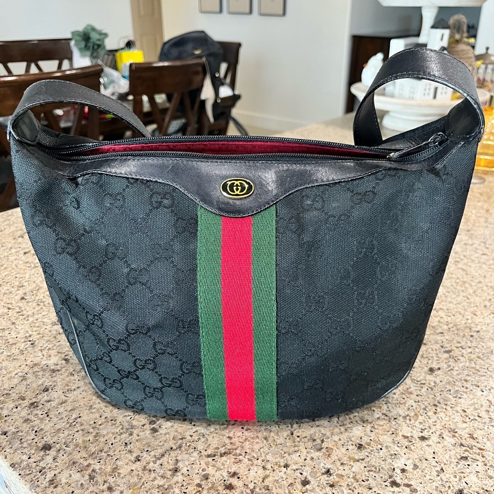 🔥🔥VINTAGE BLACK GUCCI GG
SUPREME WEB SHERRY LINE
SHOULDER
BAG/ CROSSBODY (GUC)🔥🔥